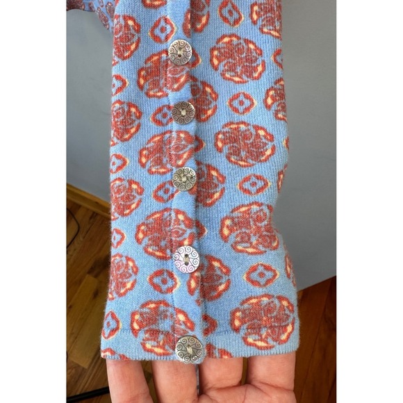 J.McLaughlin Blue Orange Medallion Print Button Sleeve Knit Lightweight Sweater - Picture 3 of 5